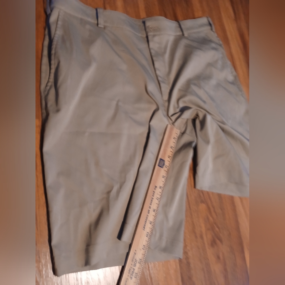 Nike Golf Men's Size 40 Light Tan Flat Front Shorts - Picture 6 of 8